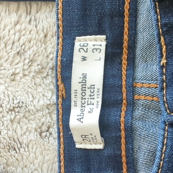 Abercrombie & Fitch Darker Wash Mid Rise Skinny Blue Jean Size 2 Waist 28 Inches - Picture 3 of 5